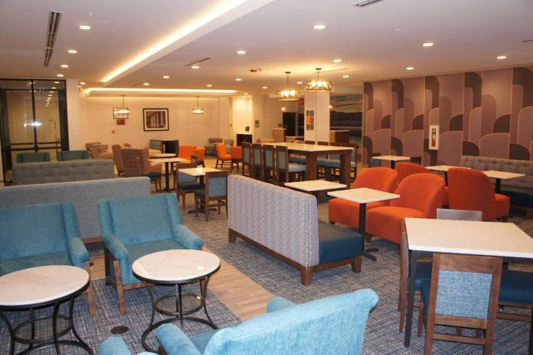 La Quinta Inn & Suites by Wyndham Littleton/Red Rocks — photo 4