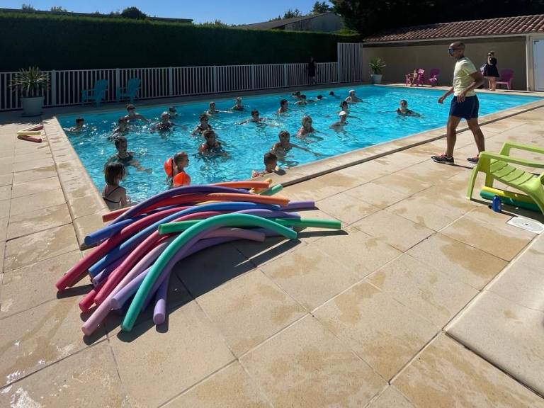 Mobile home with heated pool & terrace | Pets are welcome — photo 3