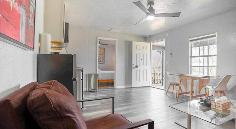 Charming vacation home | Pets allowed — photo 2