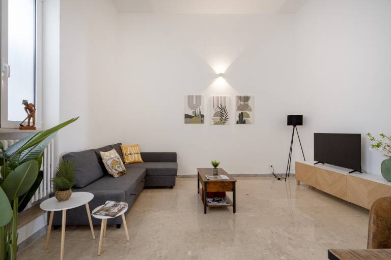 Piazza del Mare - Spacious & Bright Stay near Bari’s Waterfront in Bari