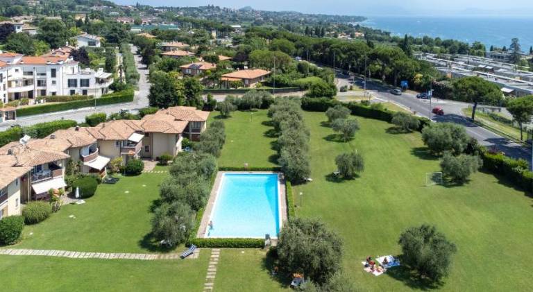Apartment with pool in Manerba del Garda
