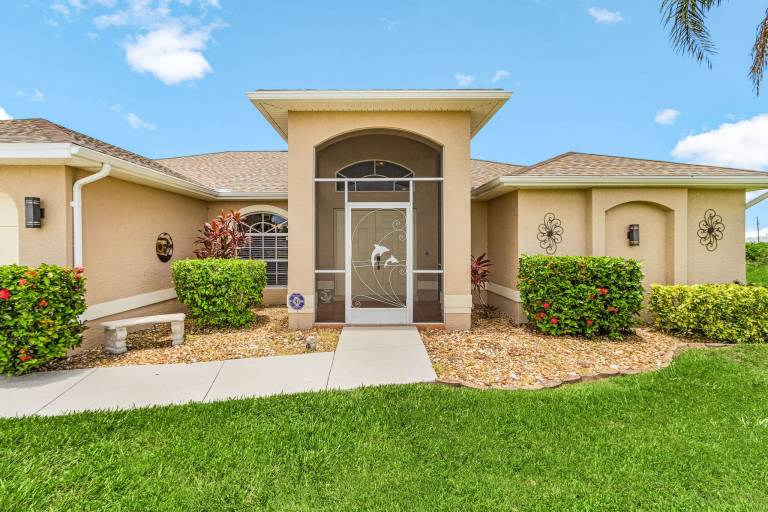 Child-friendly house with private pool & barbecue | Water view | Pets allowed — photo 4