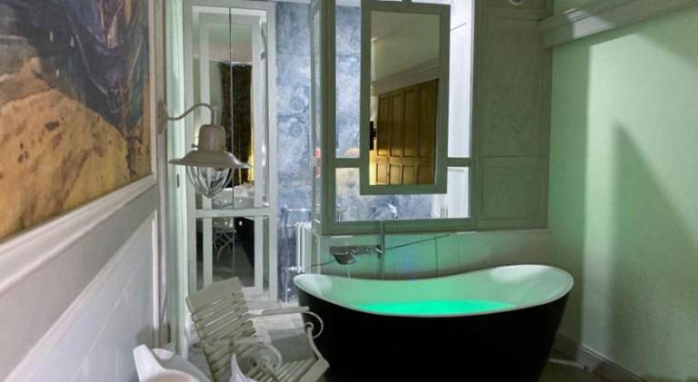 Mes a Moi in Pezenas - Appartements de charme - Baignoire Balneo — photo 3