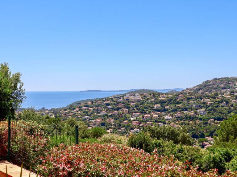 Fully equipped wonderful vacation home with patio, private pool & barbecue | Pets allowed — photo 2