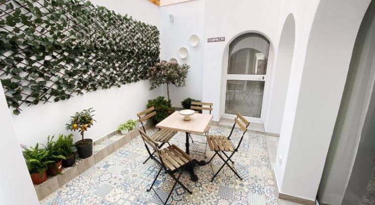Spacious apartment with terrace | Close to the beach | Pet-friendly in Estepona
