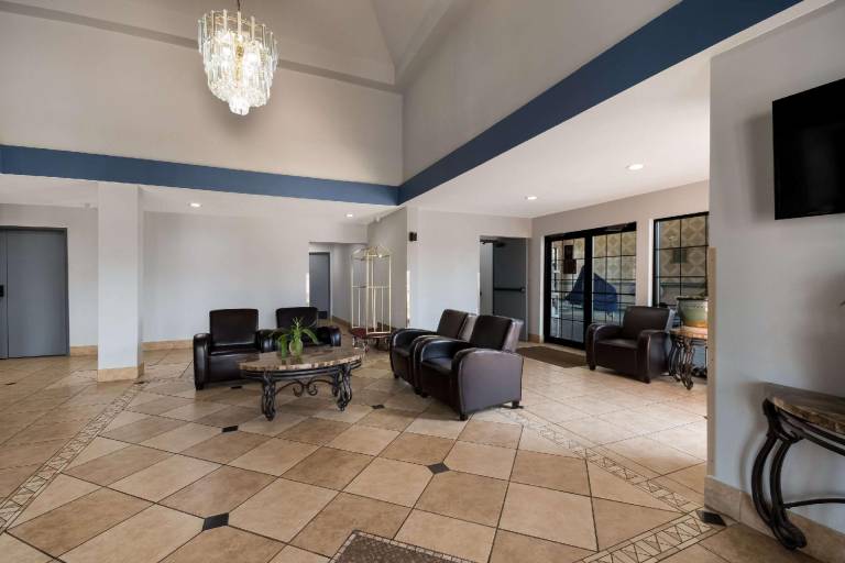 Quality Inn & Suites Oklahoma City North — photo 3