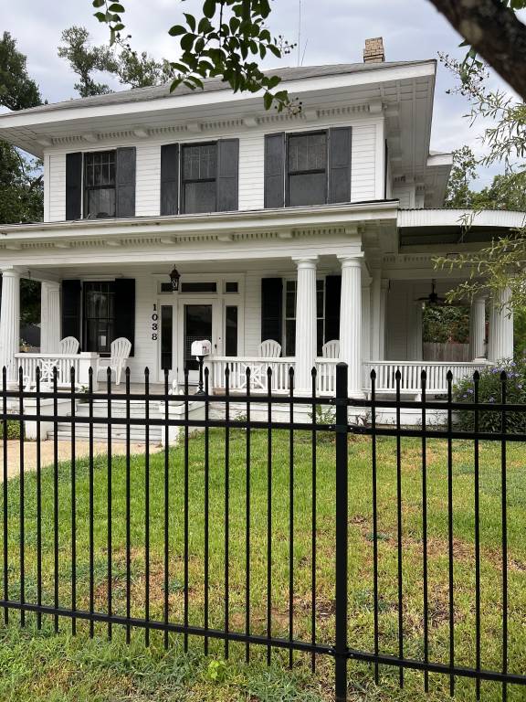 House Highland, Stoner Hill