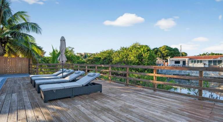 Big vacation home with pool | Pet-friendly — photo 4