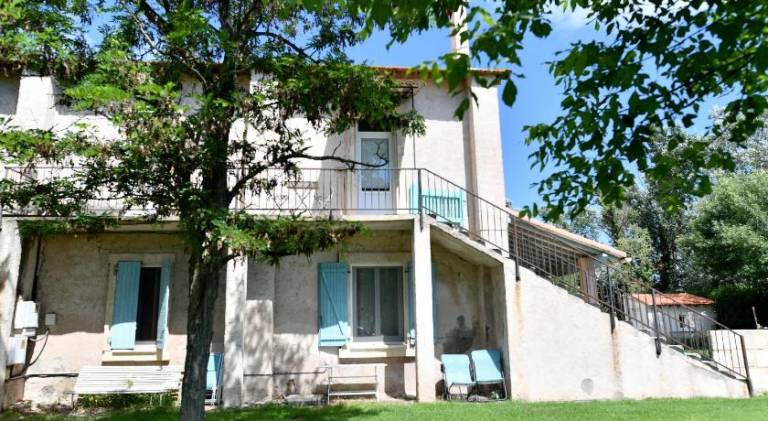 Apartment with 2 rooms for 4 persons in Arles