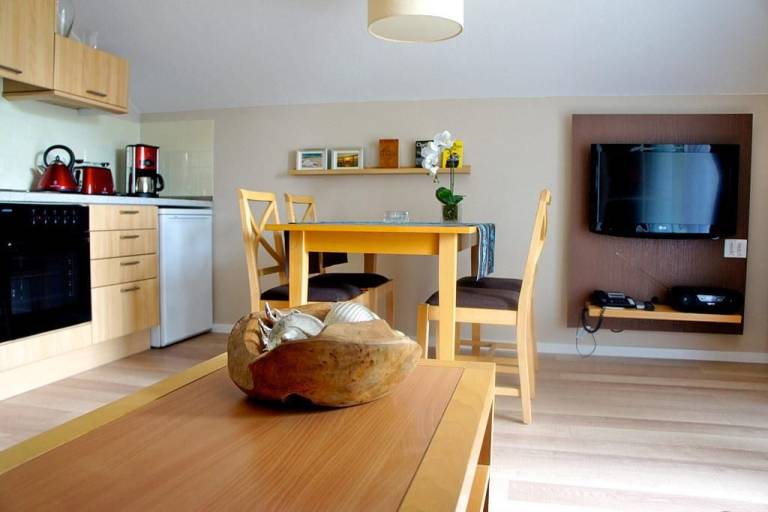 Gemütliche Dachgeschosswohnung mit Süd-Loggia  - nur 100 m zum Ostseestrand! — photo 3