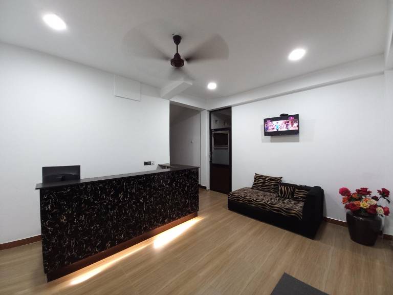 Rental apartment with patio & yard — photo 3