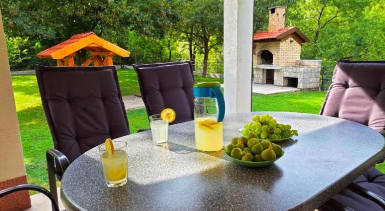 House with pool | Pets are welcome — photo 2
