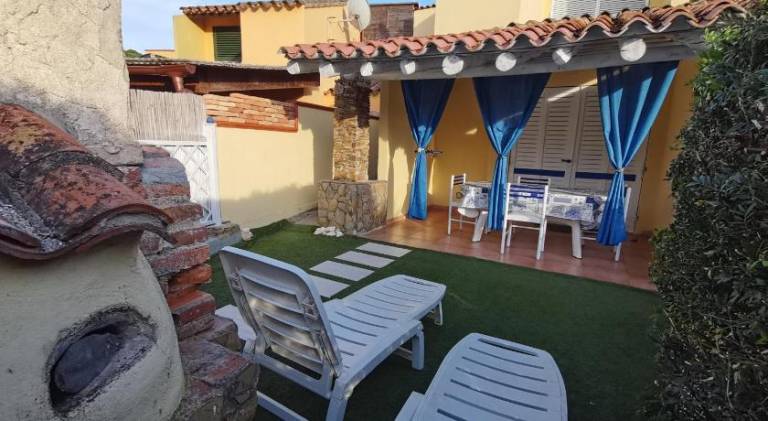 House with 1 room for 4 persons in Arbus