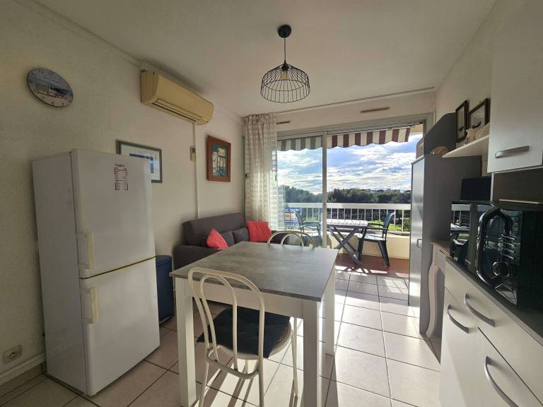 T1 Apartment with Air Conditioning in Balaruc-les-Bains — photo 2