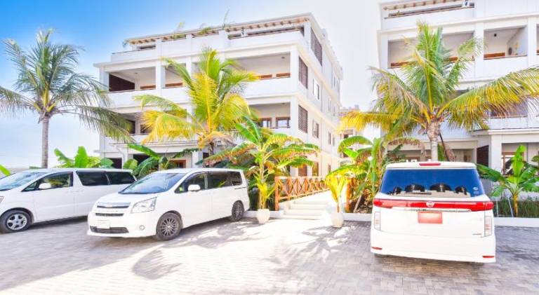 Serviced apartment with yard & patio in Jambiani