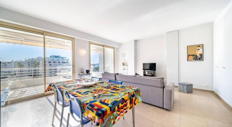 Palm beach- Free Wifi- Parking- Sea View in Cannes