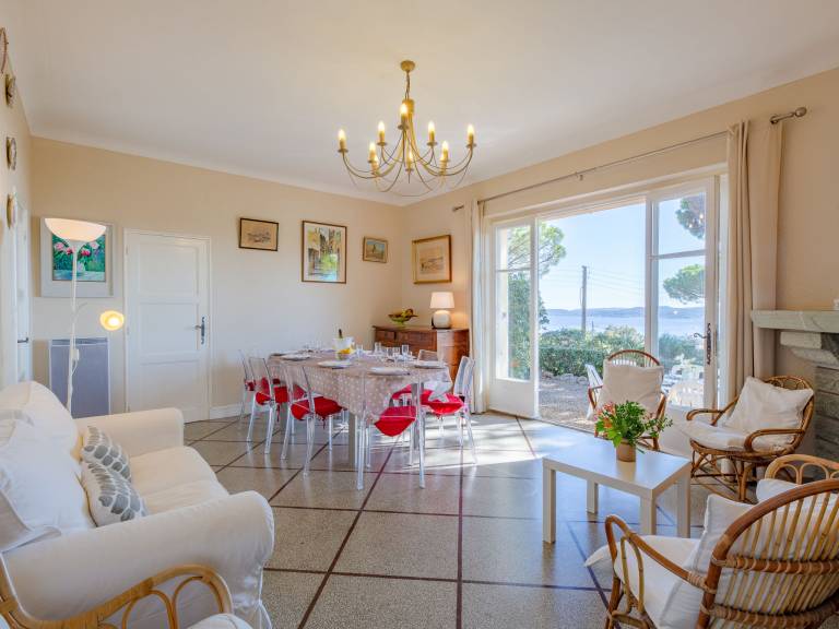 Vacation home with yard | Sea view — photo 4