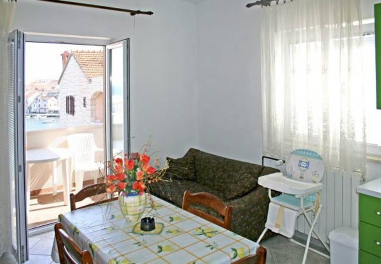Fully equipped charming rental apartment with patio & barbeque | Sea view | Pets are welcome — photo 4