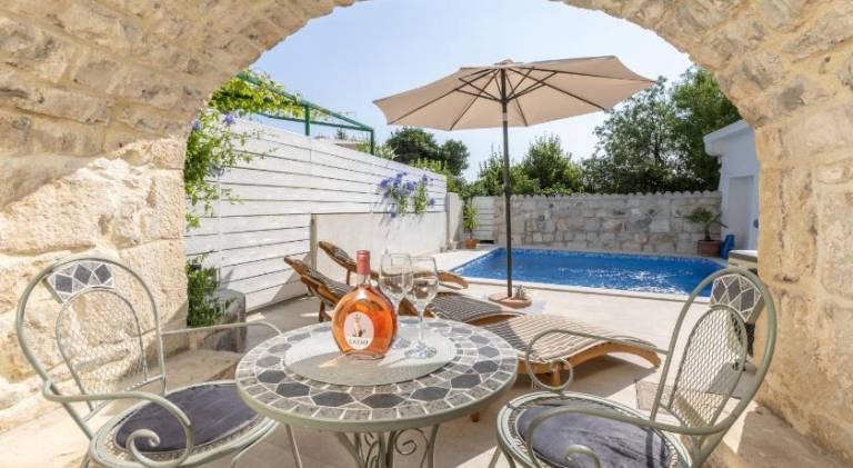 Villa with pool | Pets allowed — photo 5