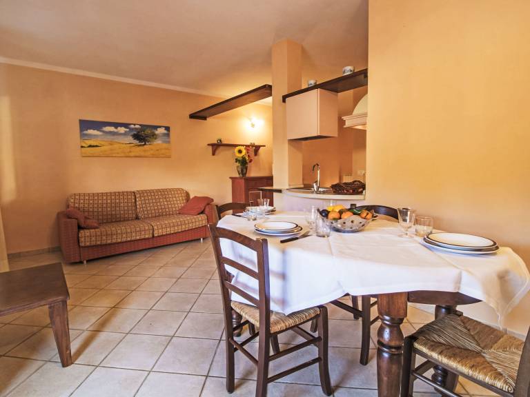 Rental apartment with yard, pool & barbeque — photo 4