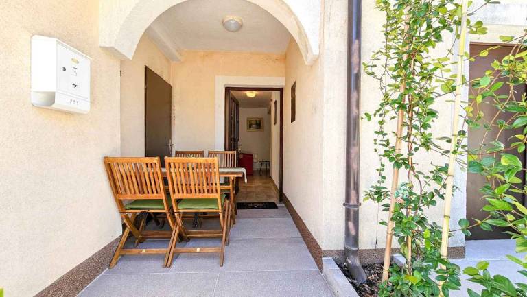 Rental apartment with yard, grill & patio | Pets are welcome — photo 2