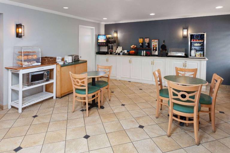 La Quinta Inn by Wyndham Cleveland Independence — photo 4