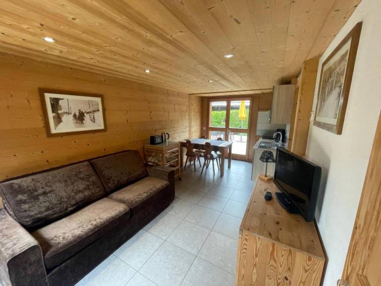 Chalet with garden — photo 2