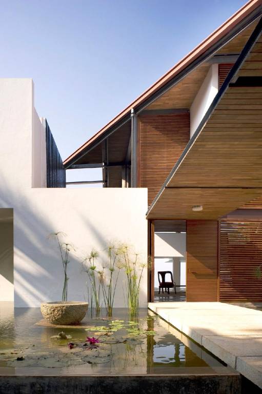 Villa with pool, barbeque & yard — photo 4