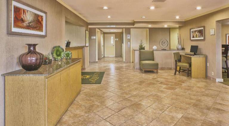 La Quinta Inn by Wyndham Toledo Perrysburg — photo 3