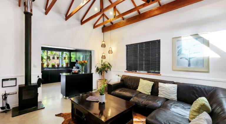 Villa with pool | Close to District Six Museum — photo 3