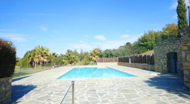Fully equipped holiday apartment with pool & patio | Pet-friendly — photo 4