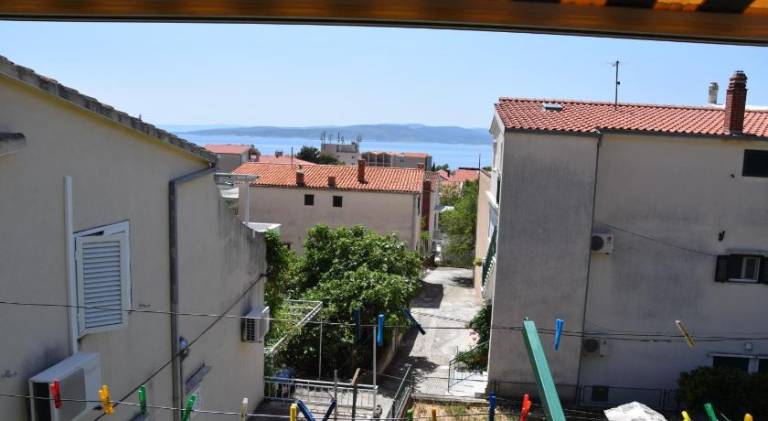 Holiday apartment with yard | Next to the beach | Good for workation | Pets allowed in Brela