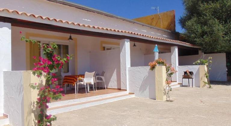 Apartment with pool — photo 5