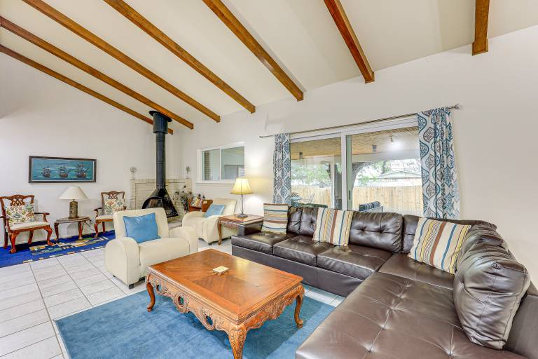 Charming San Antonio Abode 10 Mi to River Walk
