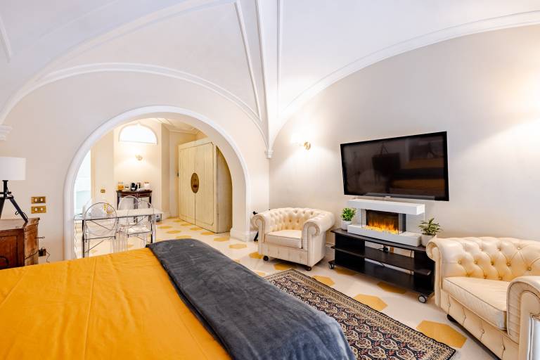 Apartment 'Rione Monti Charming Suite Colosseo' with Wi-Fi and Air Conditioning — photo 3