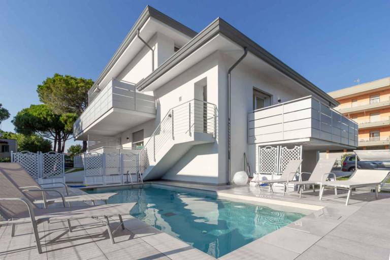 Ferienwohnung mit Pool in Bibione f&uuml;r max. 10 Personen