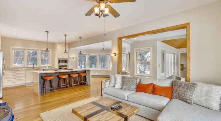 Charming house with hot tub | Pets are welcome — photo 2