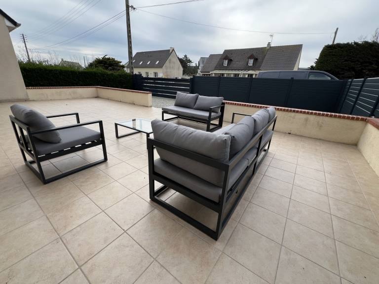 House with patio, BBQ & yard in Coutances