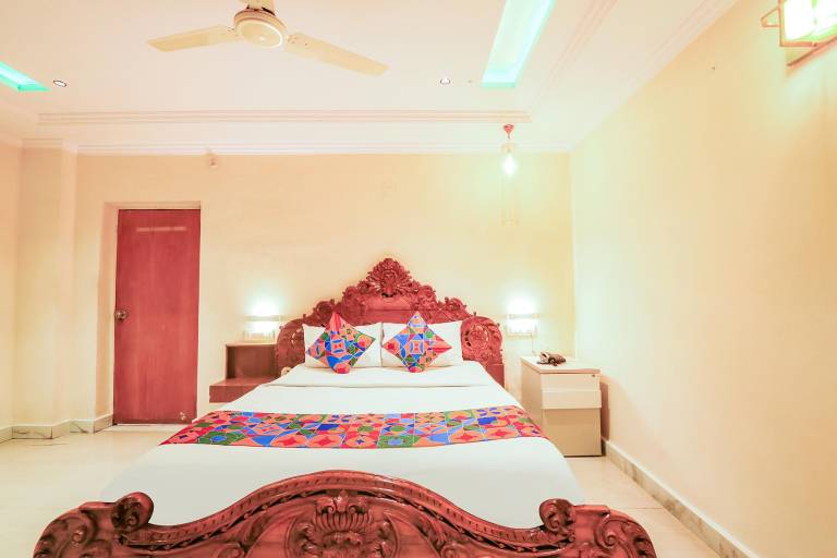 FabHotel Maruthi Residency Nr Lakdikapul Metro Station