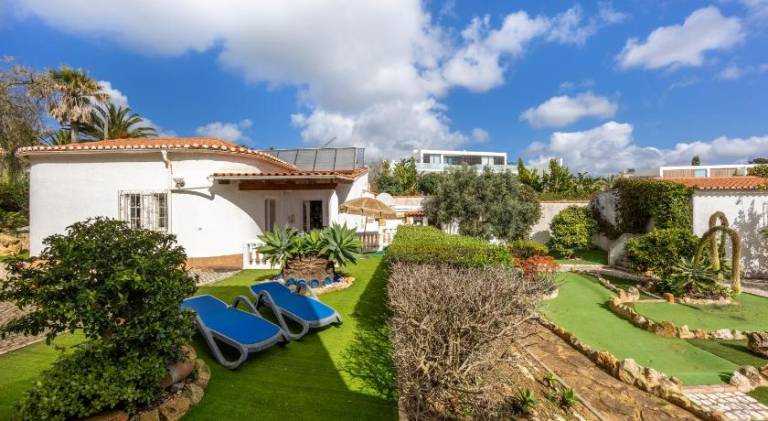 Villa with private pool, garden & hot tub — photo 4