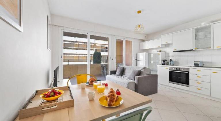 Rental apartment with terrace in Menton