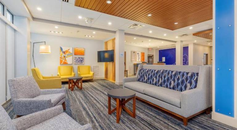 Holiday Inn Express and Suites Medford By IHG — photo 2