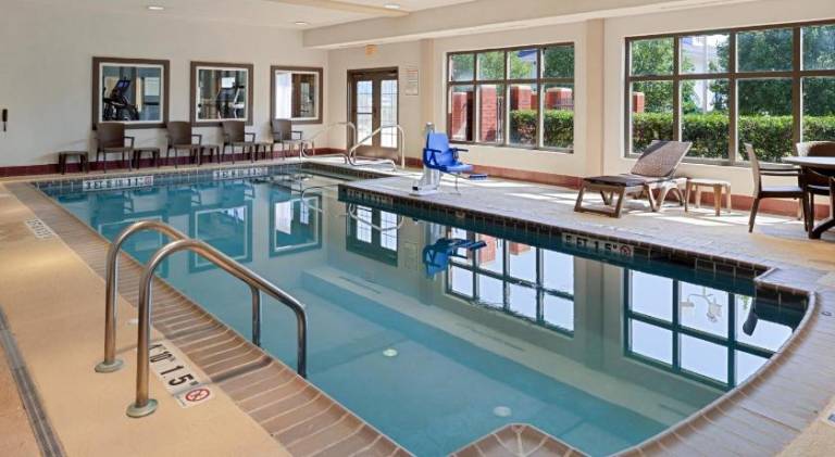 La Quinta Inn & Suites by Wyndham Bessemer — photo 2