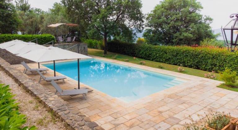 Villa with pool — photo 4