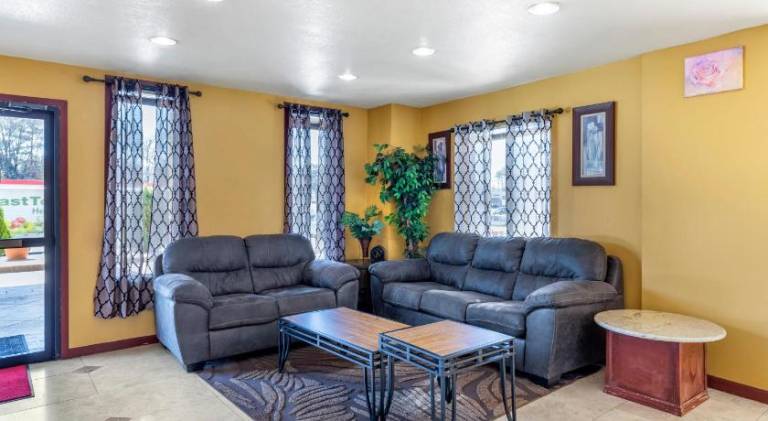 Rose City Inn & Suites — photo 4