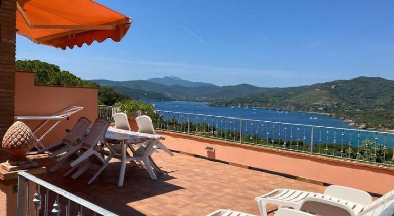 Villetta Zuccale III Natura e Vista Mozzafiato sul Mare in Capoliveri