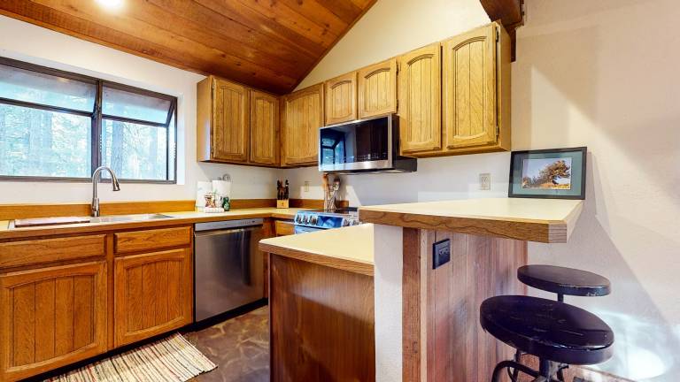 Condo with barbecue, hot tub & pool — photo 5