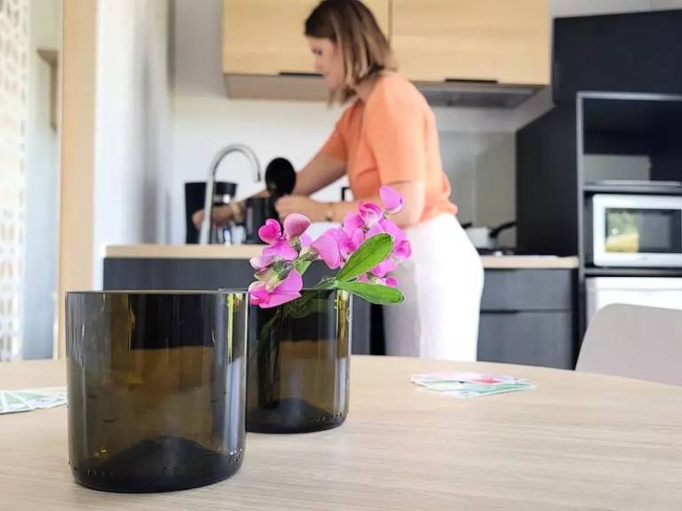 Charming mobile home with garden, terrace & BBQ | Pet-friendly — photo 2