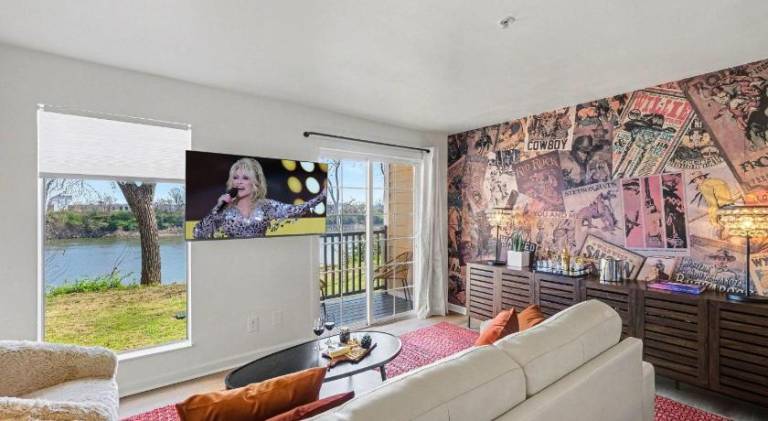 Vacation home with pool in Nashville, TN