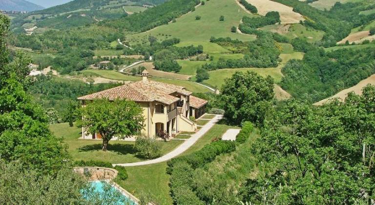 Holiday apartment with grill, pool & garden in Valfabbrica
